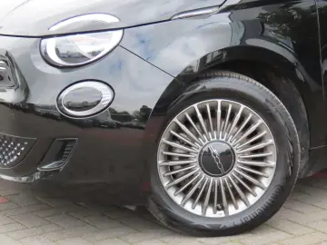FIAT 500e Icon 42 kWh Klimaauto. CarPlay Touchscreen