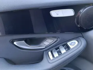 MERCEDES-BENZ GLC 200 d 4Matic Navi Rückfahrkamera LED