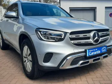 MERCEDES-BENZ GLC 220 d 4Matic  Distronic Spur Kamera 1Hand