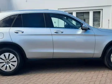 MERCEDES-BENZ GLC 220 d 4Matic  Distronic Spur Kamera 1Hand