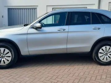 MERCEDES-BENZ GLC 220 d 4Matic  Distronic Spur Kamera 1Hand