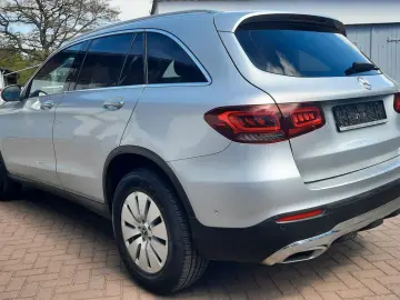 MERCEDES-BENZ GLC 220 d 4Matic  Distronic Spur Kamera 1Hand