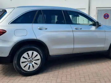 MERCEDES-BENZ GLC 220 d 4Matic  Distronic Spur Kamera 1Hand