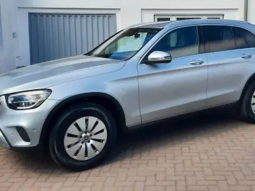 MERCEDES-BENZ GLC 220 d 4Matic  Distronic Spur Kamera 1Hand