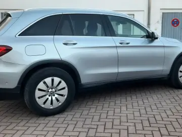 MERCEDES-BENZ GLC 220 d 4Matic  Distronic Spur Kamera 1Hand