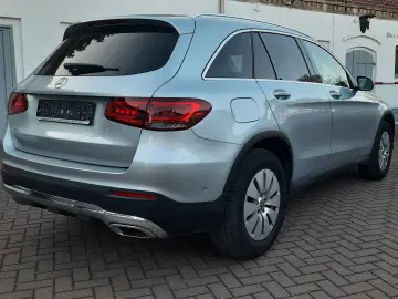 MERCEDES-BENZ GLC 220 d 4Matic  Distronic Spur Kamera 1Hand