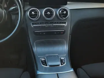 MERCEDES-BENZ GLC 220 d 4Matic  Distronic Spur Kamera 1Hand