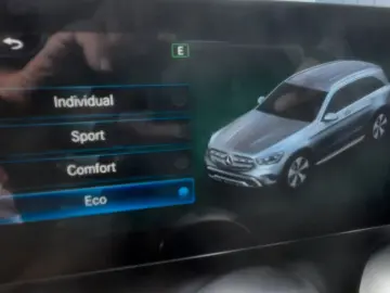 MERCEDES-BENZ GLC 220 d 4Matic  Distronic Spur Kamera 1Hand