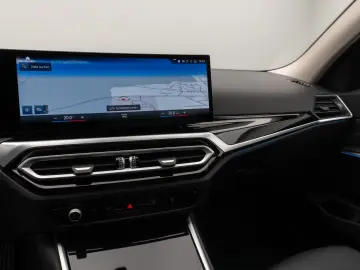BMW 330d xD Lim. Kamera DAB Leder Alarm Sport 18Zoll