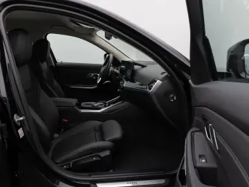 BMW 330d xD Lim. Kamera DAB Leder Alarm Sport 18Zoll