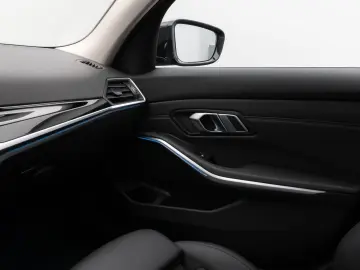 BMW 330d xD Lim. Kamera DAB Leder Alarm Sport 18Zoll