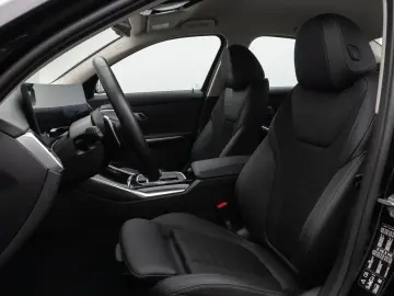 BMW 330d xD Lim. Kamera DAB Leder Alarm Sport 18Zoll