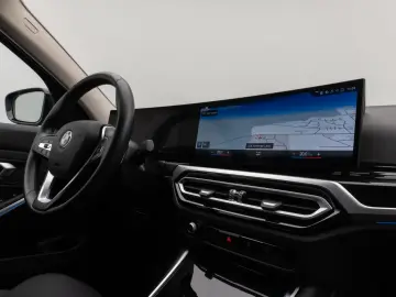 BMW 330d xD Lim. Kamera DAB Leder Alarm Sport 18Zoll