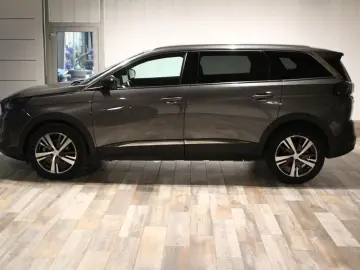 PEUGEOT 5008 1.5 BlueHdi 130 Allure Pack 7SITZE LED NAV