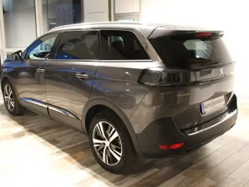 PEUGEOT 5008 1.5 BlueHdi 130 Allure Pack 7SITZE LED NAV