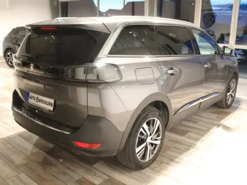 PEUGEOT 5008 1.5 BlueHdi 130 Allure Pack 7SITZE LED NAV