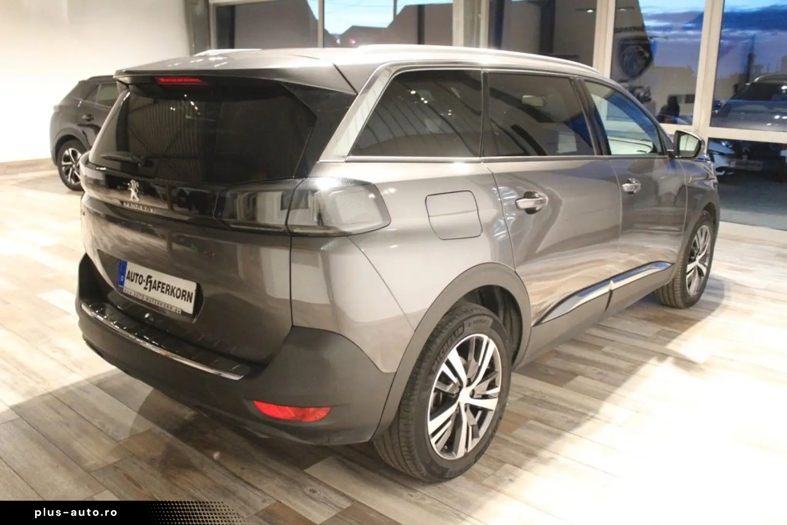PEUGEOT 5008 1.5 BlueHdi 130 Allure Pack 7SITZE LED NAV