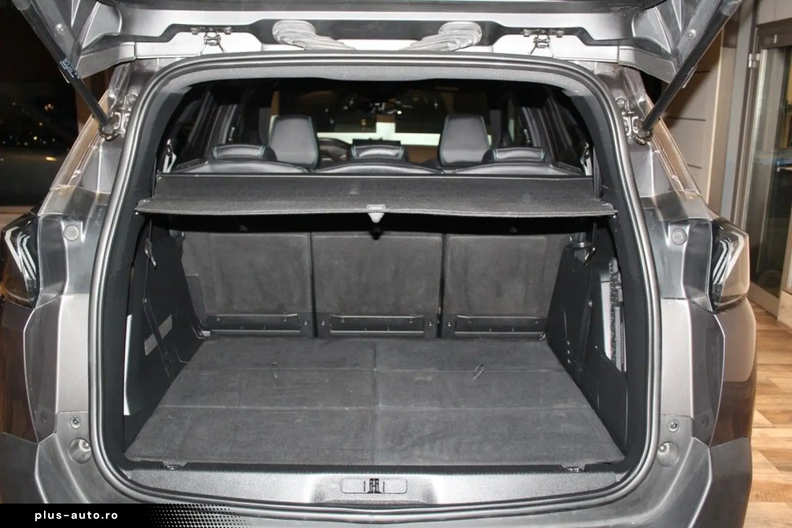 PEUGEOT 5008 1.5 BlueHdi 130 Allure Pack 7SITZE LED NAV