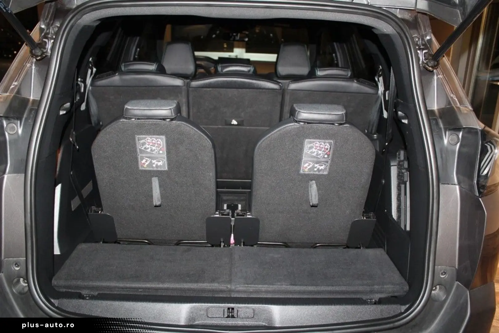 PEUGEOT 5008 1.5 BlueHdi 130 Allure Pack 7SITZE LED NAV