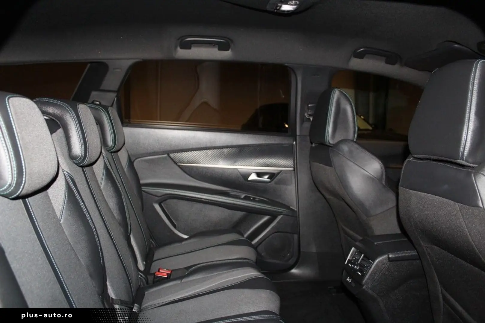 PEUGEOT 5008 1.5 BlueHdi 130 Allure Pack 7SITZE LED NAV