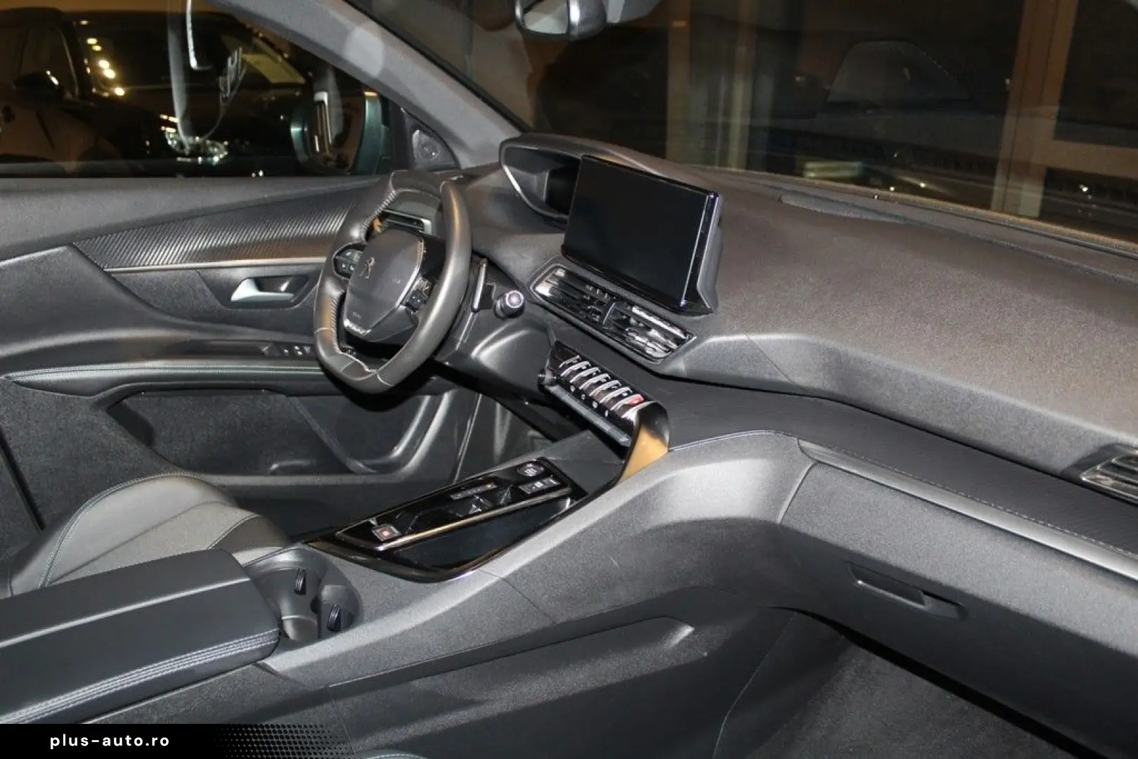 PEUGEOT 5008 1.5 BlueHdi 130 Allure Pack 7SITZE LED NAV