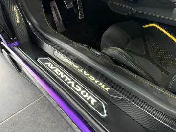 LAMBORGHINI Aventador Ultimae Roadster 1 of 250- Full carbon