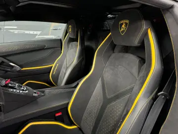 LAMBORGHINI Aventador Ultimae Roadster 1 of 250- Full carbon