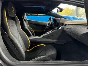 LAMBORGHINI Aventador Ultimae Roadster 1 of 250- Full carbon