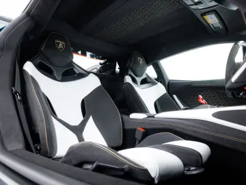 LAMBORGHINI Revuelto MY25   Full Carbon incl. roof I Blu Ura