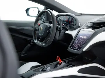 LAMBORGHINI Revuelto MY25   Full Carbon incl. roof I Blu Ura