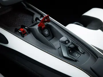 LAMBORGHINI Revuelto MY25   Full Carbon incl. roof I Blu Ura