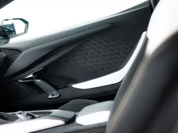LAMBORGHINI Revuelto MY25   Full Carbon incl. roof I Blu Ura