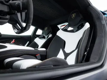 LAMBORGHINI Revuelto MY25   Full Carbon incl. roof I Blu Ura