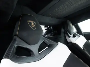 LAMBORGHINI Revuelto MY25   Full Carbon incl. roof I Blu Ura