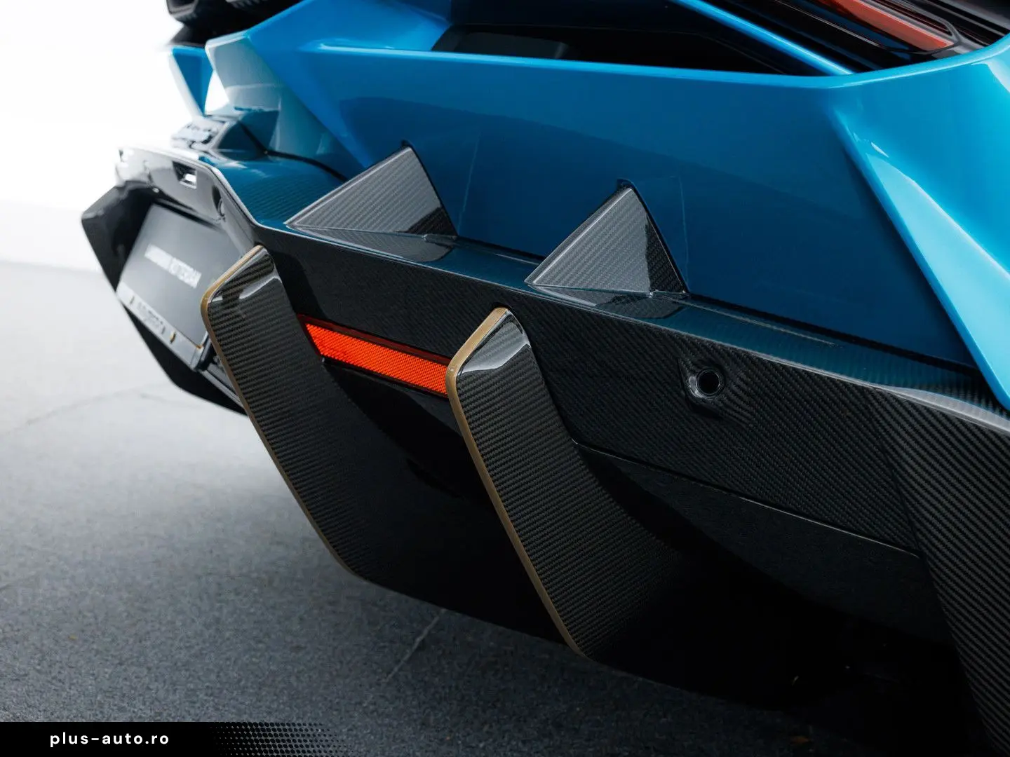 LAMBORGHINI Revuelto MY25   Full Carbon incl. roof I Blu Ura