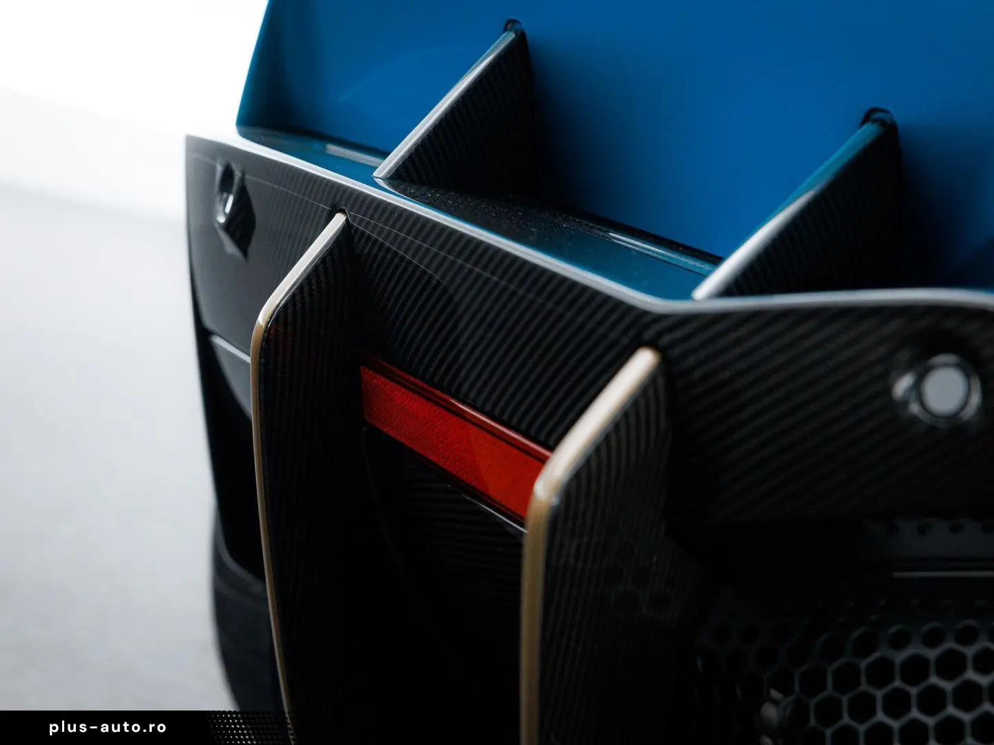 LAMBORGHINI Revuelto MY25   Full Carbon incl. roof I Blu Ura