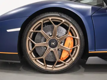 LAMBORGHINI Aventador Ultimae Roadster 6.5 V12
