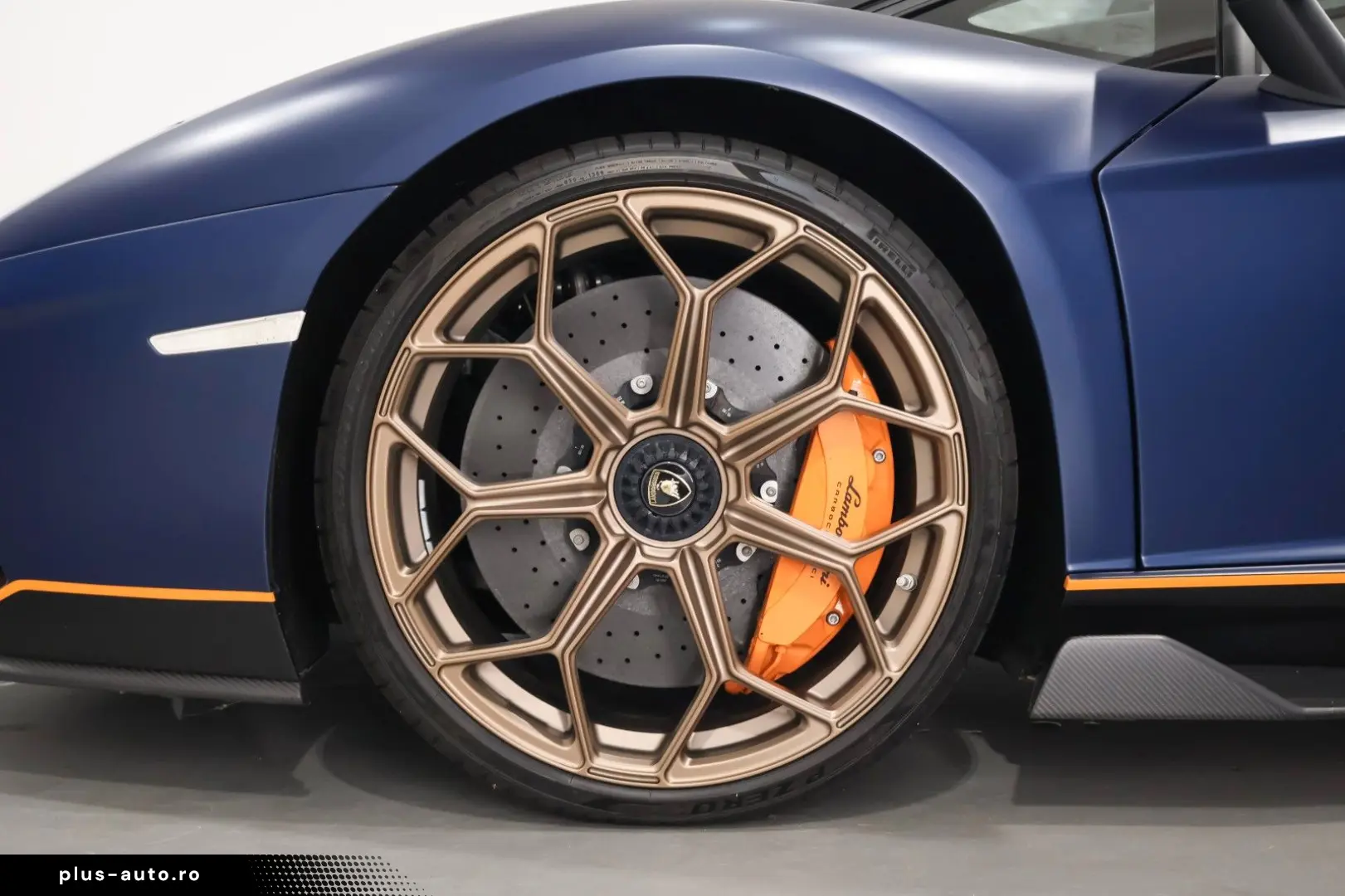 LAMBORGHINI Aventador Ultimae Roadster 6.5 V12
