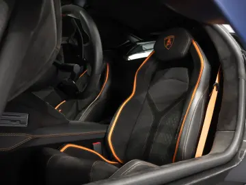 LAMBORGHINI Aventador Ultimae Roadster 6.5 V12