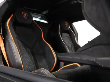 LAMBORGHINI Aventador Ultimae Roadster 6.5 V12