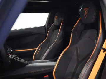 LAMBORGHINI Aventador Ultimae Roadster 6.5 V12