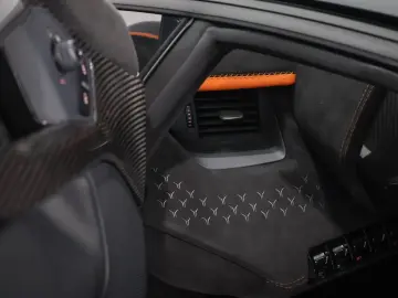 LAMBORGHINI Aventador Ultimae Roadster 6.5 V12