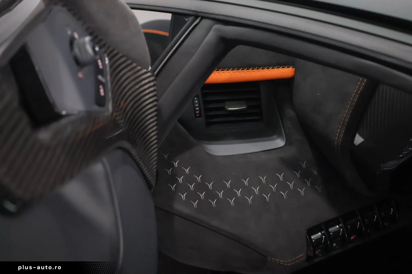 LAMBORGHINI Aventador Ultimae Roadster 6.5 V12