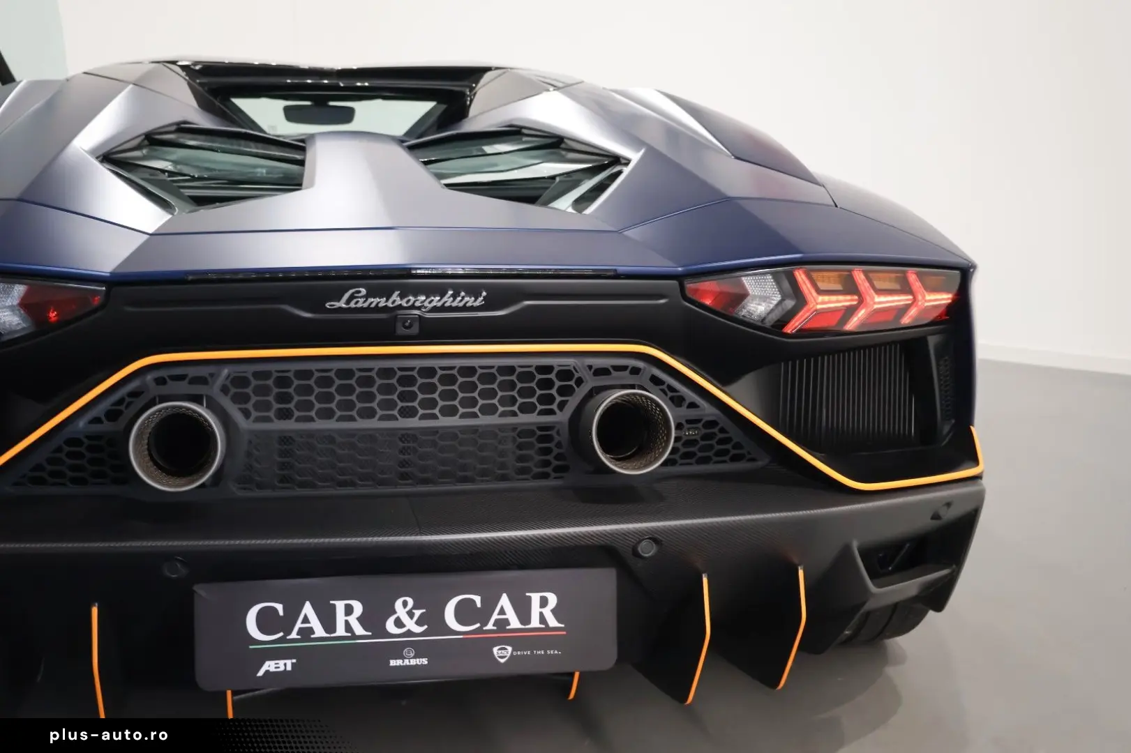 LAMBORGHINI Aventador Ultimae Roadster 6.5 V12