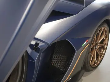 LAMBORGHINI Aventador Ultimae Roadster 6.5 V12