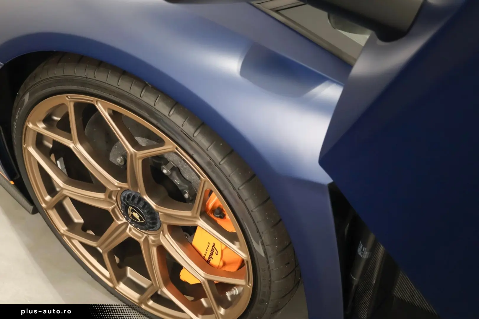 LAMBORGHINI Aventador Ultimae Roadster 6.5 V12