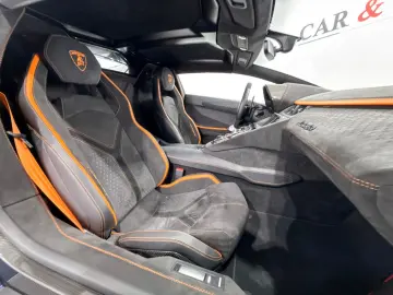 LAMBORGHINI Aventador Ultimae Roadster 6.5 V12