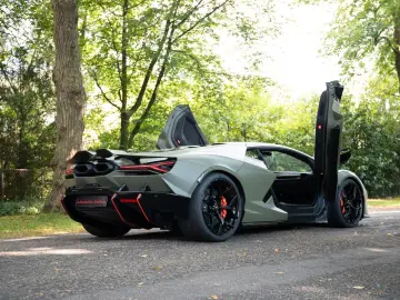 LAMBORGHINI Revuelto 6.5 V12 HPEV