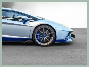 LAMBORGHINI Aventador Ultimae Roadster    BENTLEY DÜSSELDORF