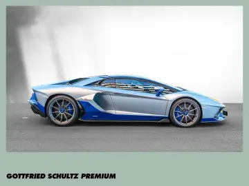 LAMBORGHINI Aventador Ultimae Roadster    BENTLEY DÜSSELDORF